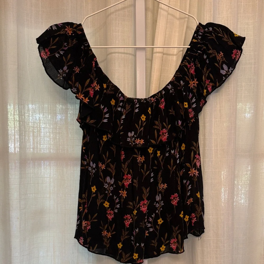 Floral Ruffle Blouse - Picture 2 of 7